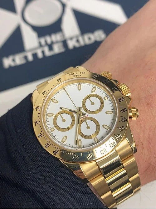 Reloj de hombre automático cronógrafo analógico redondo con esfera dorada y blanca