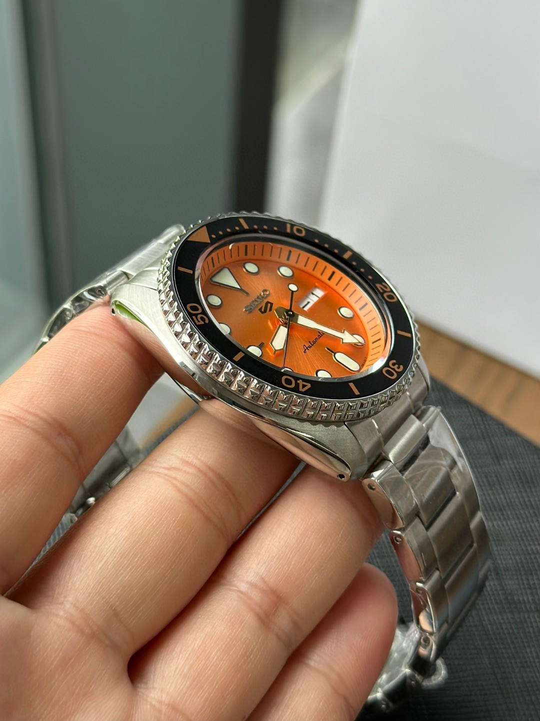 Sportski sat narančasti